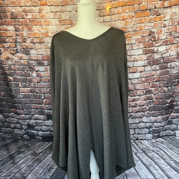 Limited Sweater Cape Sz M/L - Picture 2 of 3